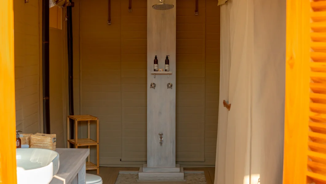 garden_view_deluxe_bathroom_1